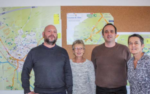 De gauche à droite : C. Romian, Chargé de mission Développement Social Local, B. Petermann, agent d’accueil, A. Lalanne, Chargé de Mission Périmètre scolaire, D. Labarbe, chef du pôle Petite Enfance Jeunesse