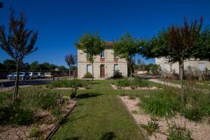 Parvis mairie annexe