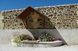 Fontaine derrière la mairie